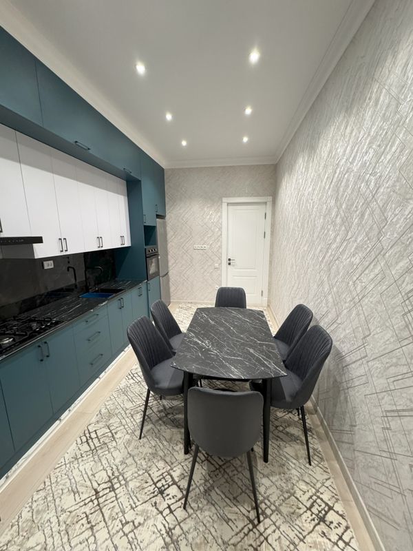 Novostroykadan yangi 3/3/8, 78m2 kvartira