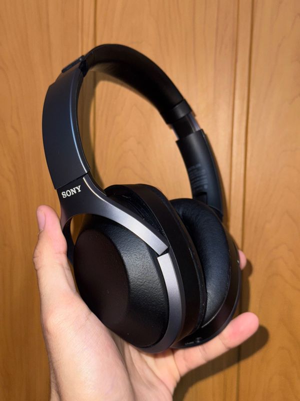 Беспроводные наушник Sony WH-1000XM2 шумоподавлением Беспроводные наушник Sony WH-1000XM2 шумоподавлением