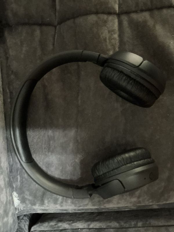 Наушники JBL б/у,но работают хорошо Наушники JBL б/у,но работают хорошо