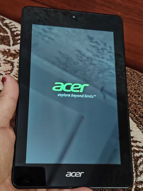 Срочно продаю Acer планшет без симкартние Срочно продаю Acer планшет без симкартние