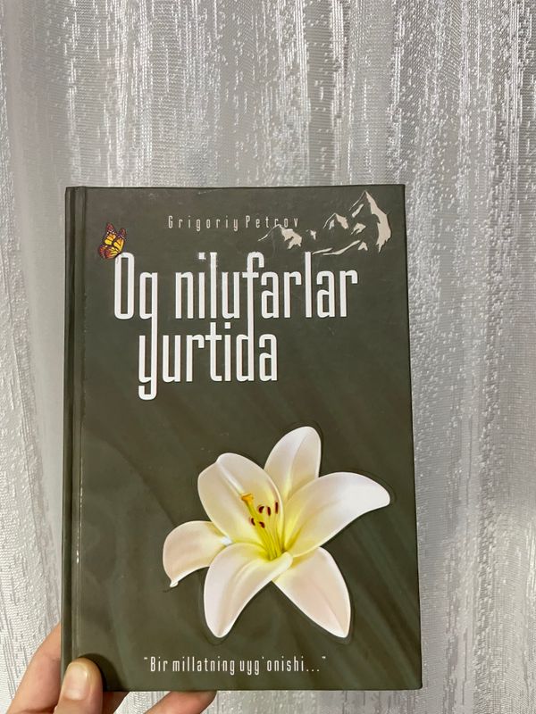 Oq nilufarlar yurtida kitobi