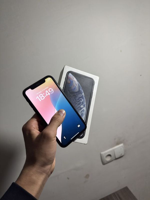 Iphone Xr 128 GB 100 % usilenny