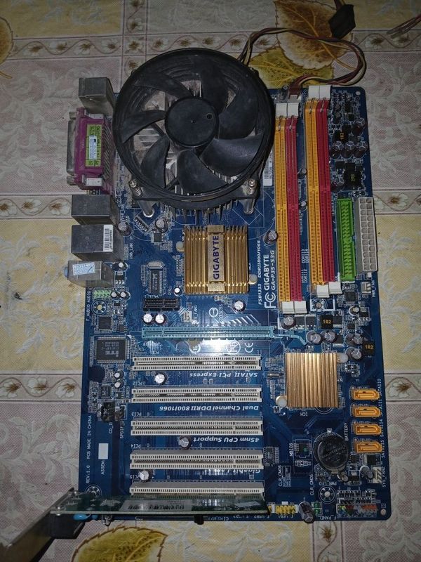 Motherboard + CPU + Cooler (Gigabyte GA-8I945P-S3 + eski Intel CPU) Motherboard + CPU + Cooler (Gigabyte GA-8I945P-S3 + eski Intel CPU)