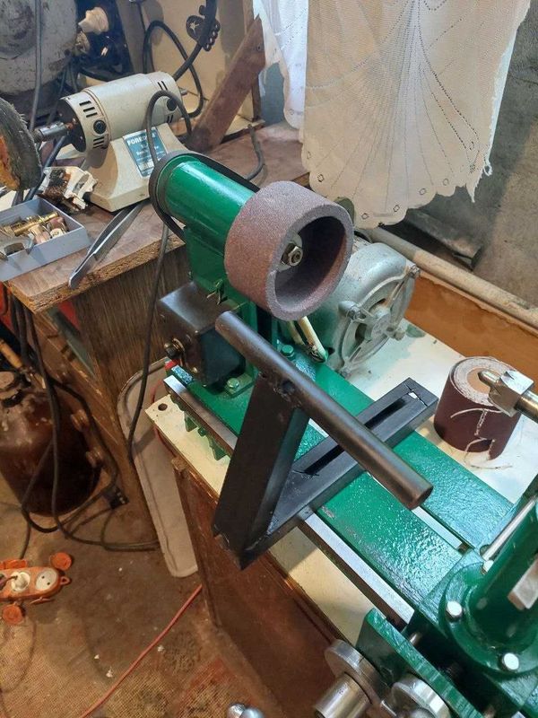 Продам токарный станок для дерева и пластмассы Продам токарный станок для дерева и пластмассы