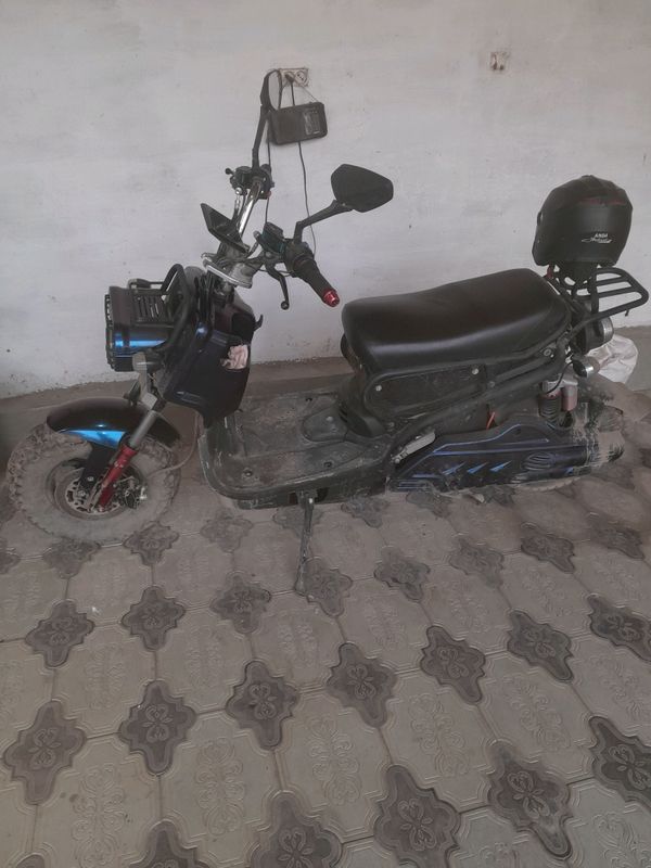 Skuter sotiladi. 10 000 000 sum. Skuter sotiladi. 10 000 000 sum.