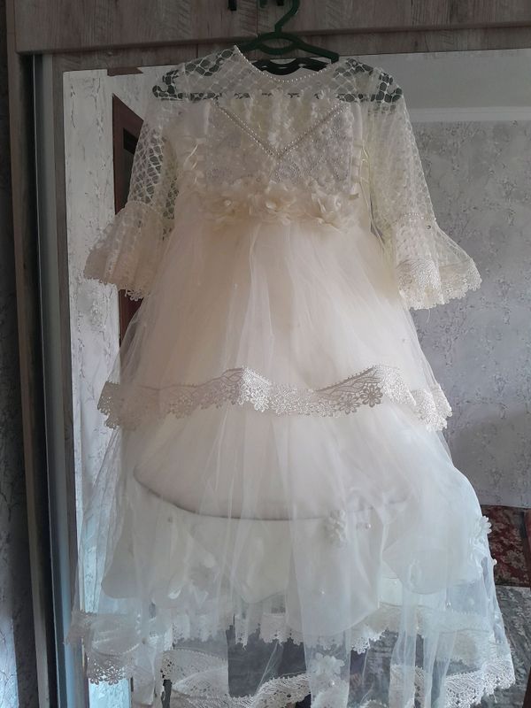 Oq kuylak 4 marta kiyilgan Oq kuylak 4 marta kiyilgan