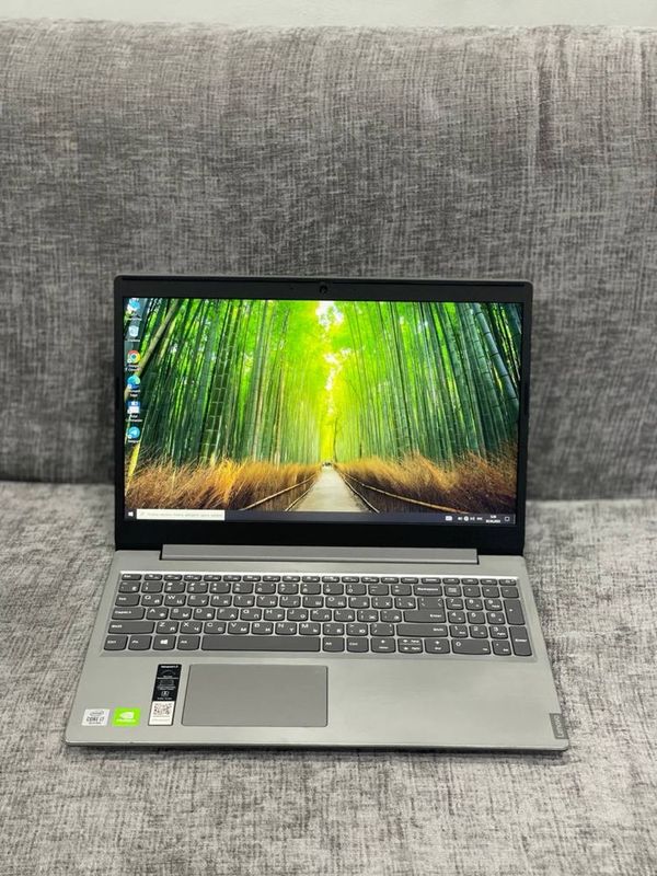 Lenovo noutbuk. Lenovo noutbuk.
