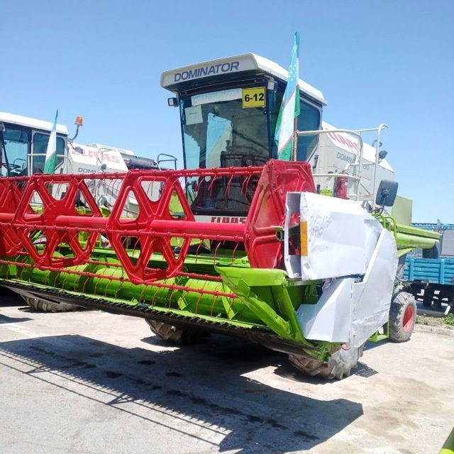 Claas Dominator 130 Claas Dominator 130