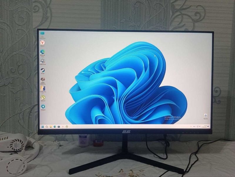 Monitor yangi holati ideal