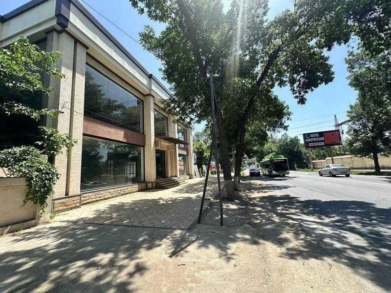 Сдается здание вдоль дороги 512 м² с ремонтом Ор: мост Тахтапул (ГМТ) Сдается здание вдоль дороги 512 м² с ремонтом Ор: мост Тахтапул (ГМТ)
