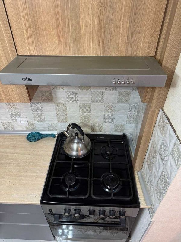 Продам вытяжку Artel