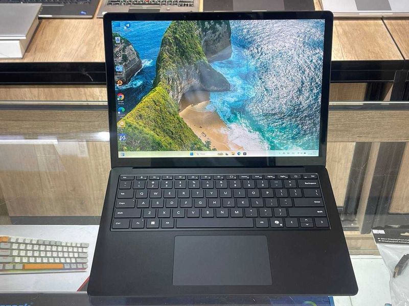 Microsoft Surface laptop 6 Ultra 5-135H ram 16 ssd 256
