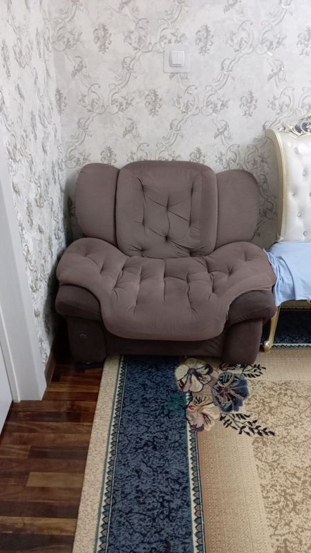 Divan kreslo xasan xusan sotiladi Divan kreslo xasan xusan sotiladi