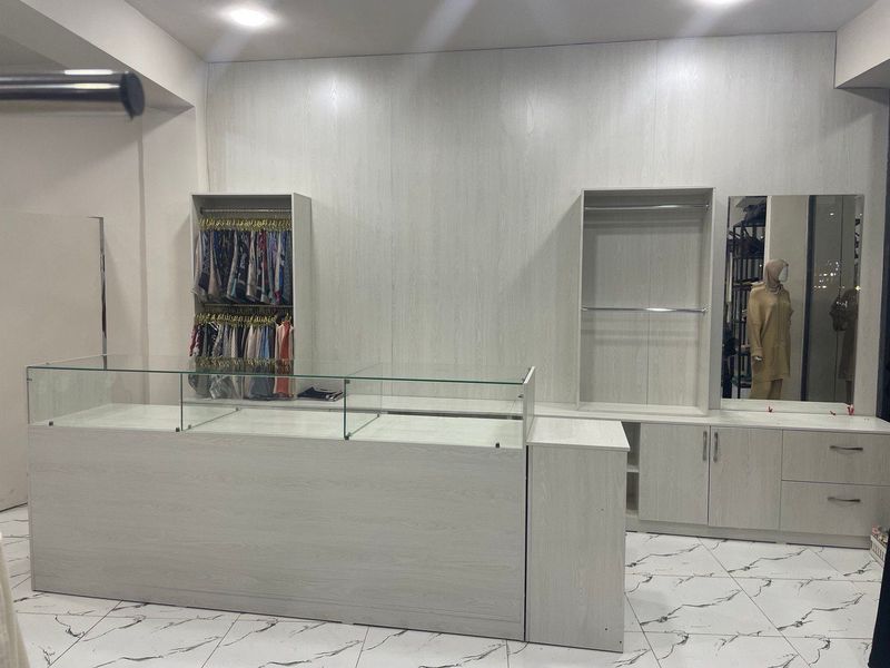 Magazin uchun mebel sotiladi. Magazin uchun mebel sotiladi.