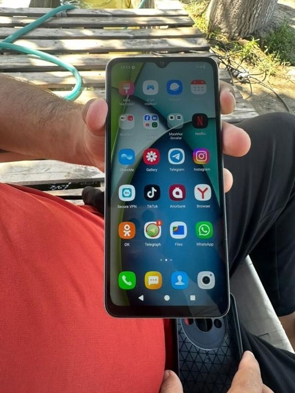 Redmi a3x sotiladi srochni dakument karopka bor xotirasi 64gb holati i
