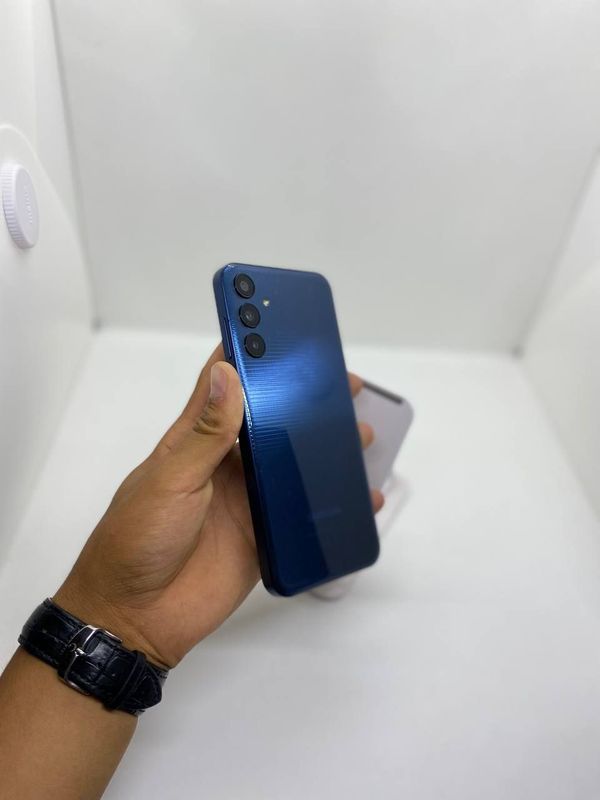 Samsung m15 sotiladi Samsung m15 sotiladi