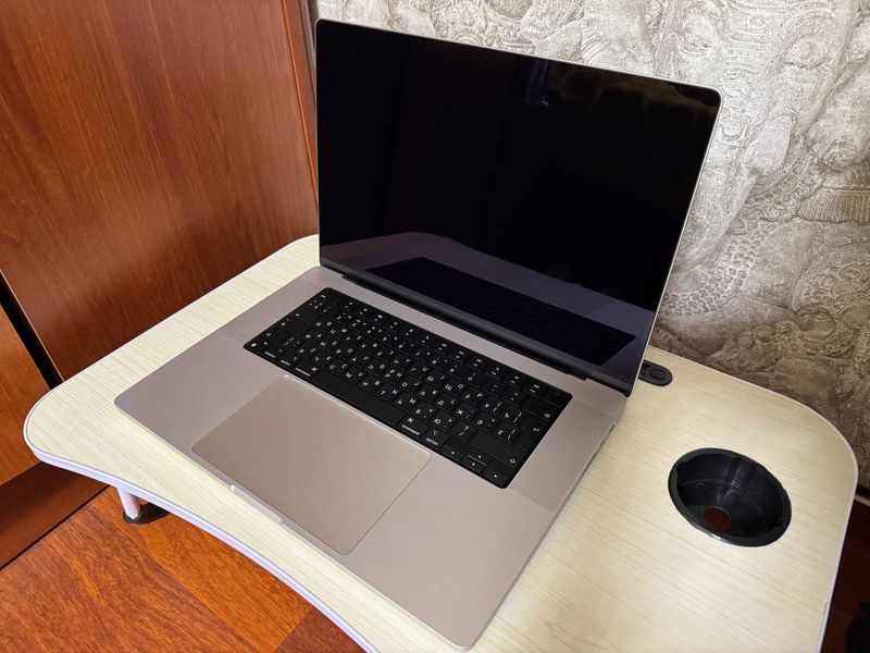 Продаю MacBook Pro 16” (M2 Pro) 512/16ГБ Silver Идеал (2023 года) Продаю MacBook Pro 16” (M2 Pro) 512/16ГБ Silver Идеал (2023 года)