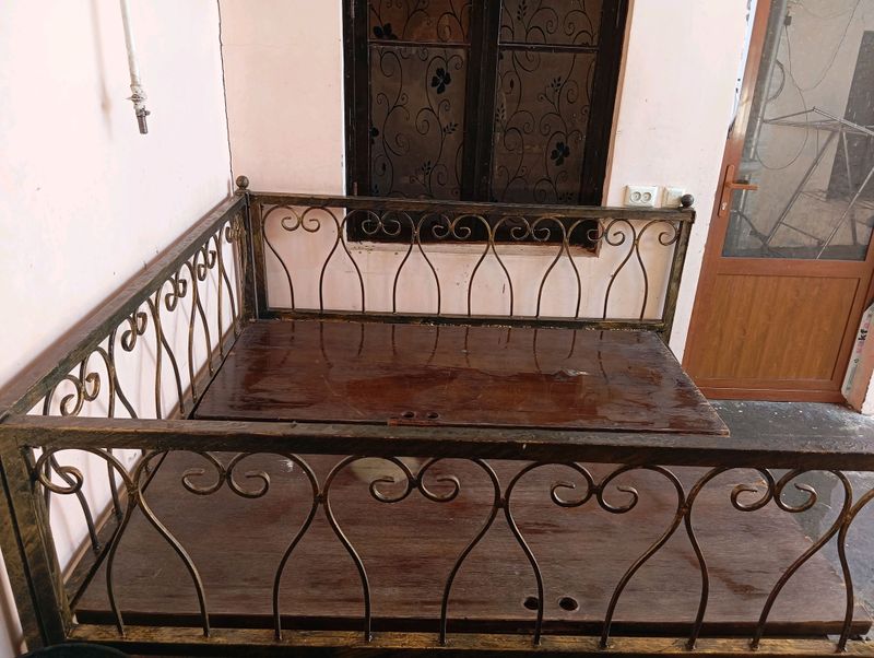 karavat sotiladi
