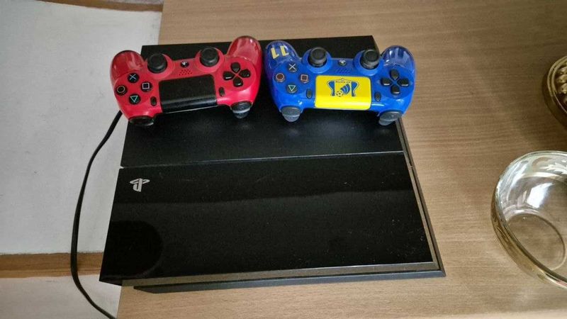 PS4 fat 500mb сотилади.