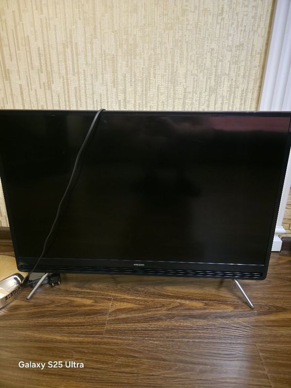Продам. Телевизор samsung 32. Smat tv нету.