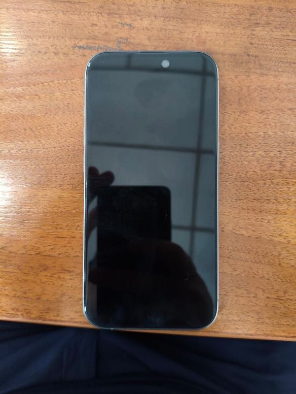 Iphoen 15 pro silver titan 128 90% Iphoen 15 pro silver titan 128 90%