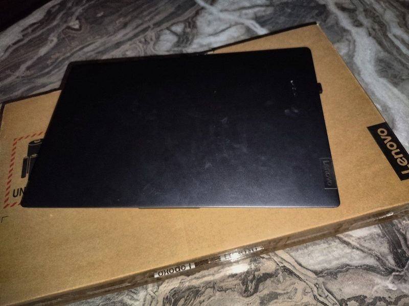 Lenovo Noutubk (laptop) Lenovo Noutubk (laptop)