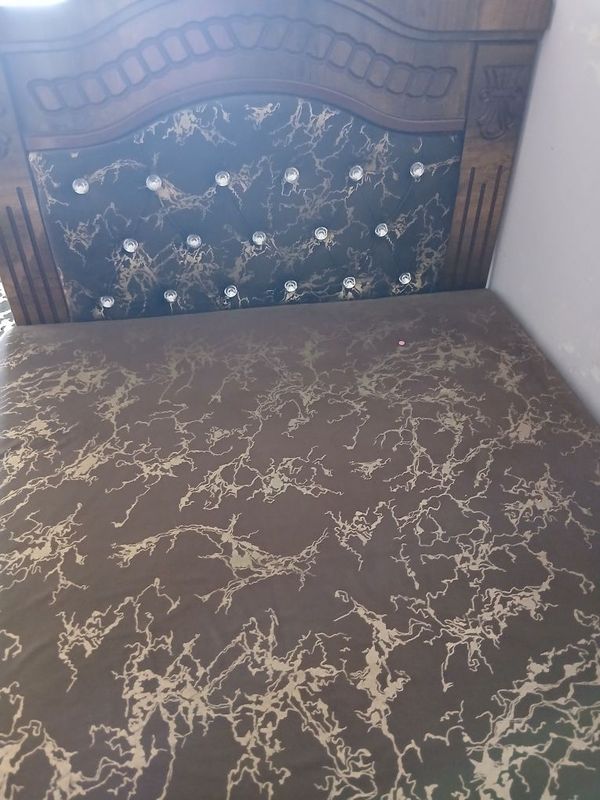 Divan sotiladi 2oy ishlatilgan Divan sotiladi 2oy ishlatilgan