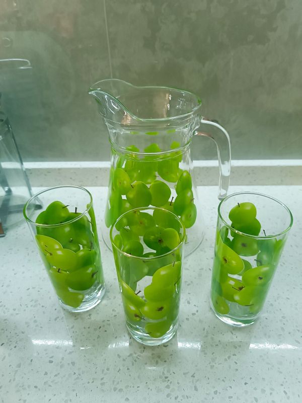 Продаётся кухонные посуда. Комплект "Люминарк" Франция и чайник Китай. Продаётся кухонные посуда. Комплект "Люминарк" Франция и чайник Китай.