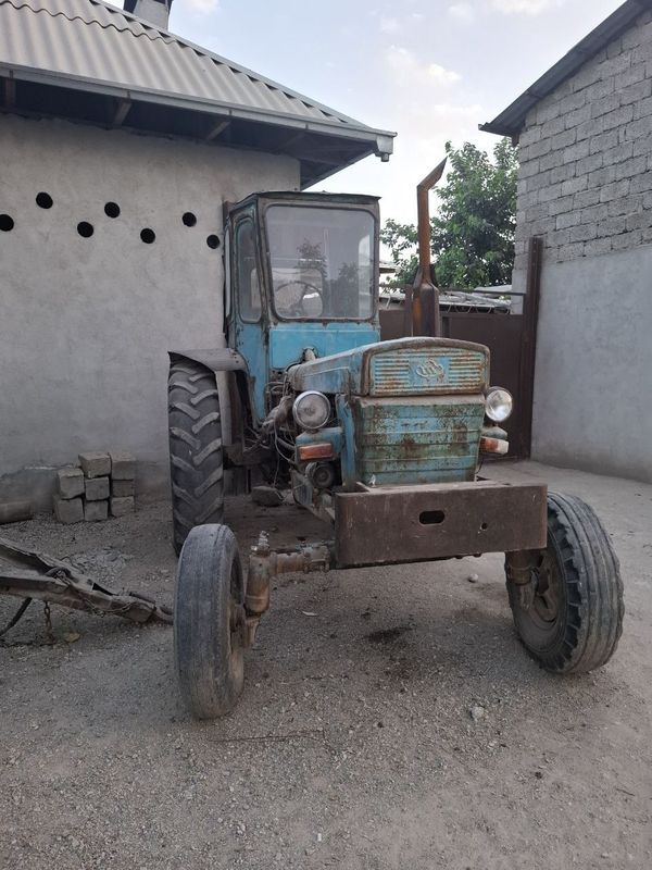 Traktor T-28 sotiladi xolati zo'r xarajati yoq
