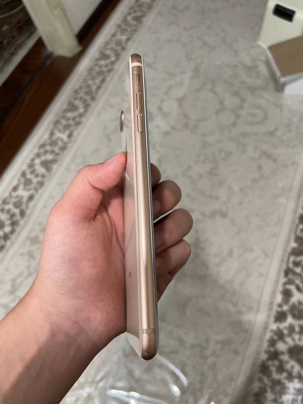 iPhone8 plus gold