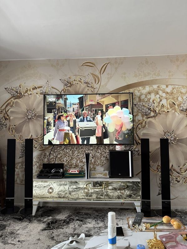 LG tv 65" 4k UHD Smart TV LG tv 65" 4k UHD Smart TV