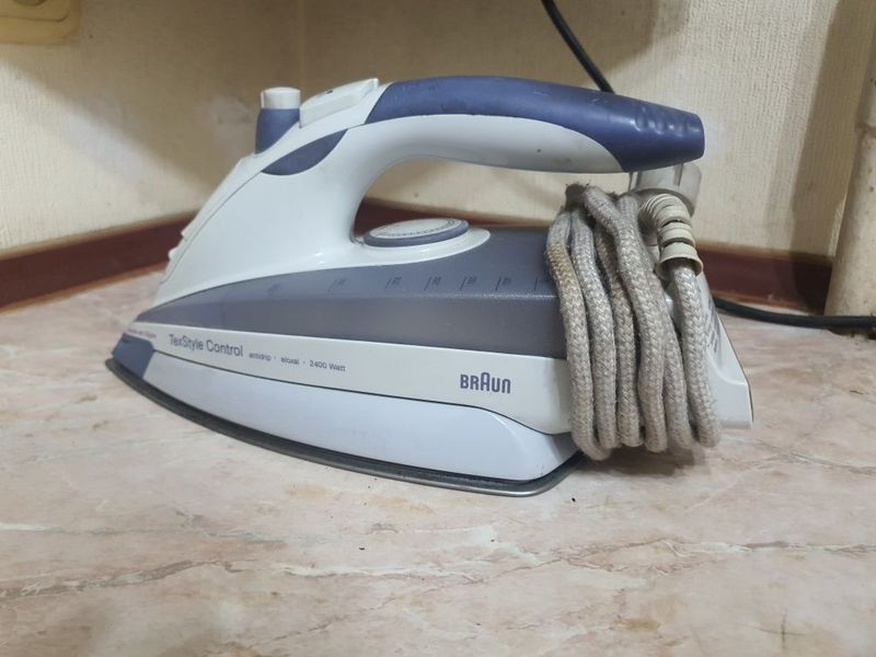 Утюг Braun с паром Утюг Braun с паром
