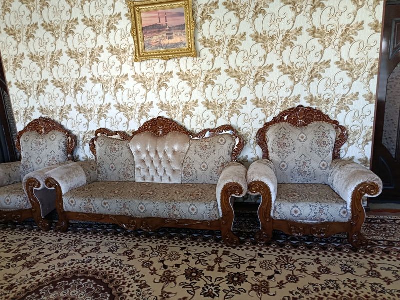 Divan kreslo sotiladi