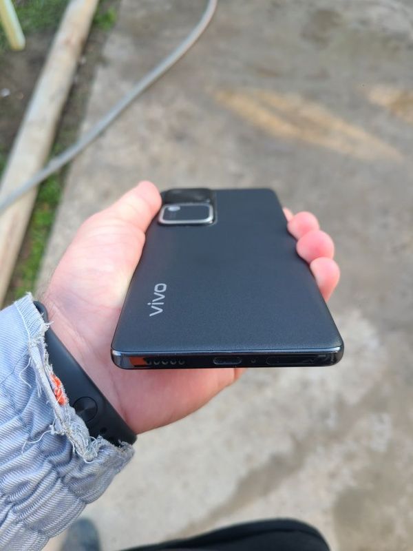 Vivo V30 12/256gb