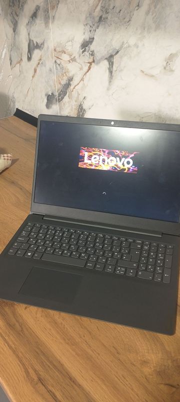 Lenovo noutbuk sotiladi Lenovo noutbuk sotiladi