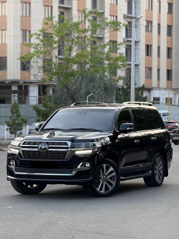 Toyota Land Cruiser 200 V8 Аренда. с. вукуп Toyota Land Cruiser 200 V8 Аренда. с. вукуп