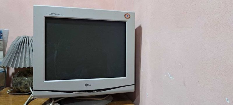 Монитор -17 дюймов. FLATRON F700B- плоский. Монитор -17 дюймов. FLATRON F700B- плоский.