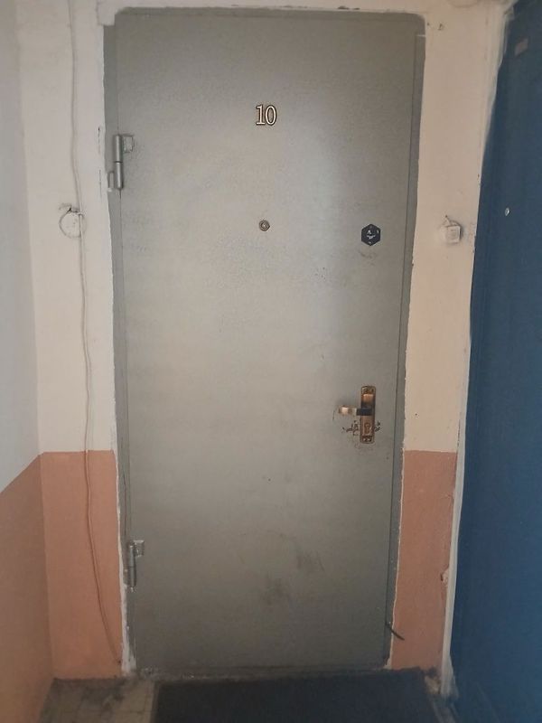 Temir eshik sotiladi Temir eshik sotiladi