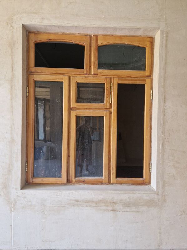 Rom eshik zor holatda