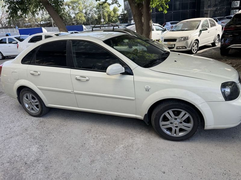 Lasetti 2010 yil 315000 yurgan holati yahshi Lasetti 2010 yil 315000 yurgan holati yahshi