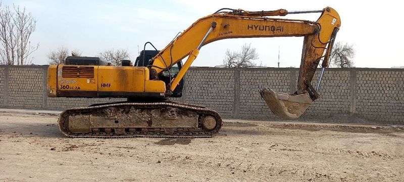 Экскаватор хизматларини таклиф киламиз.