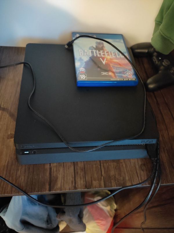 PlayStation 4 slim 1tb