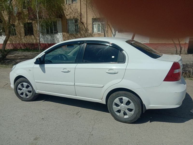 Nexia 3 satiladi
