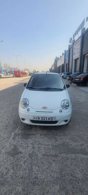 Matiz rangi Oq prostoy Matiz rangi Oq prostoy