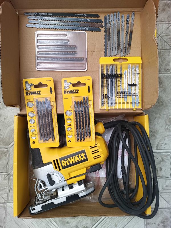 Электролобзик DeWALT DW349 + набор пилок Электролобзик DeWALT DW349 + набор пилок