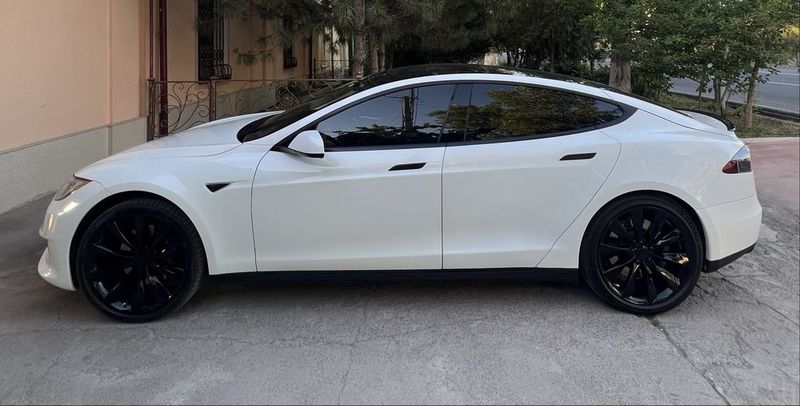 Tesla model S Performance P85 2013 Tesla model S Performance P85 2013