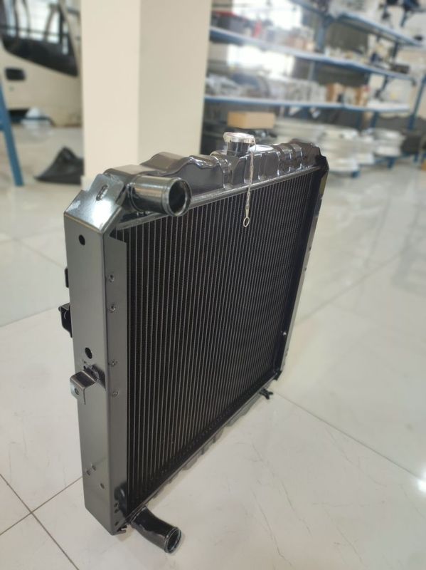 Radiator vadyavnoy ISUZU NQR71 salarka Radiator vadyavnoy ISUZU NQR71 salarka