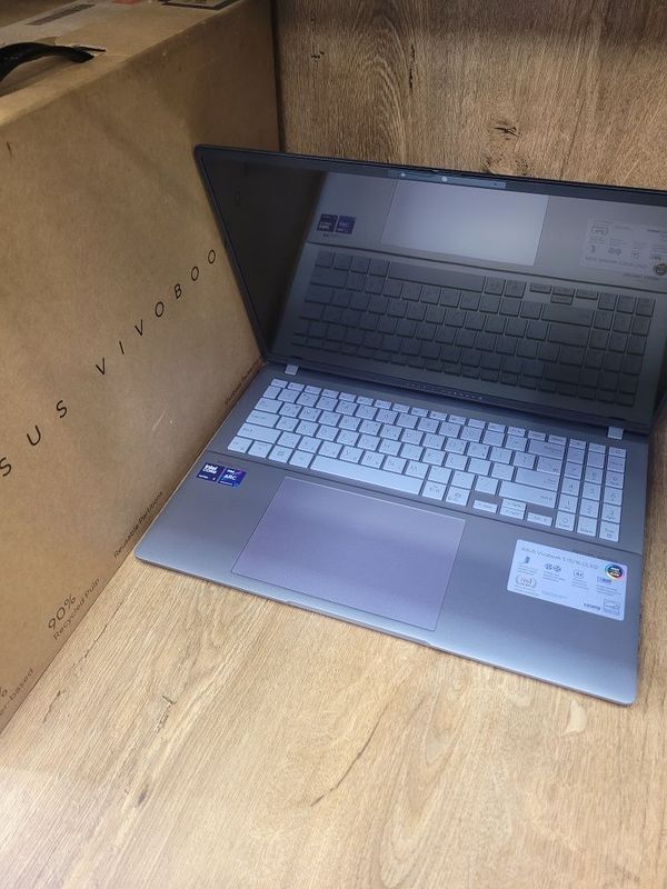 ASUS S5606M Intel Core Ultra 7 155H ASUS S5606M Intel Core Ultra 7 155H