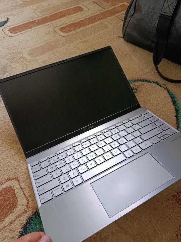 Asus ZenBook 14, xolati zo'r programming va boshqa ishlar uchun ideal Asus ZenBook 14, xolati zo'r programming va boshqa ishlar uchun ideal