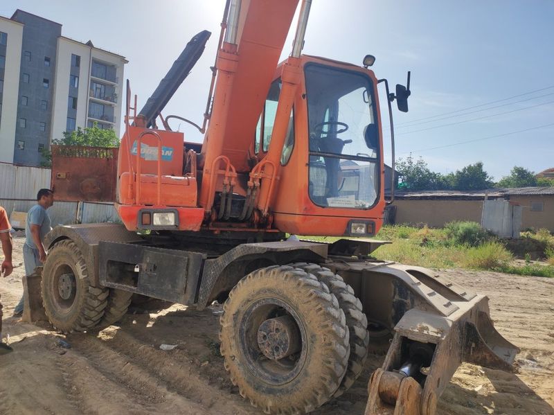 Экскаватор колесный DOOSAN 210 Экскаватор колесный DOOSAN 210